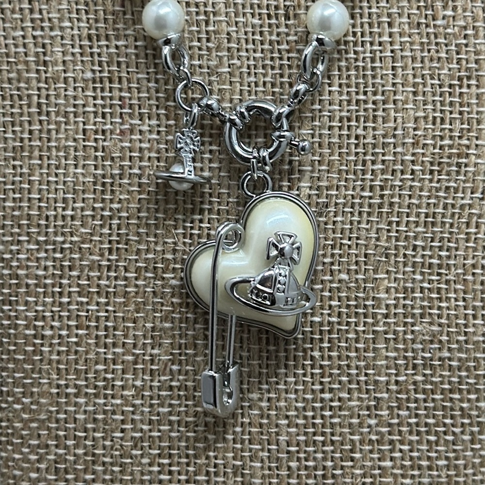 SILVER TONE HEART PIN NECKLACE